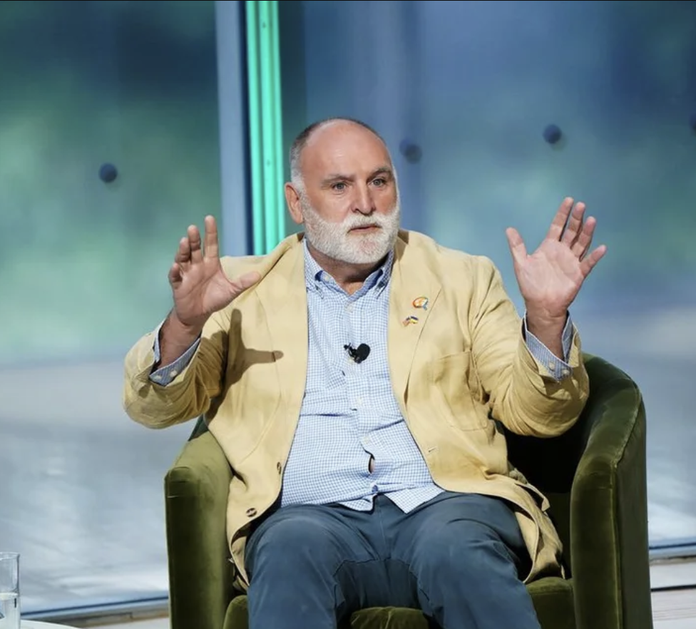 José Andrés durante su intervención en el podcast Where Everybody Knows Your Name, hablando sobre la crisis alimentaria y el cambio climático